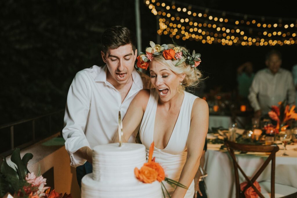 bride and groom cutting their wedding cake in costa rica